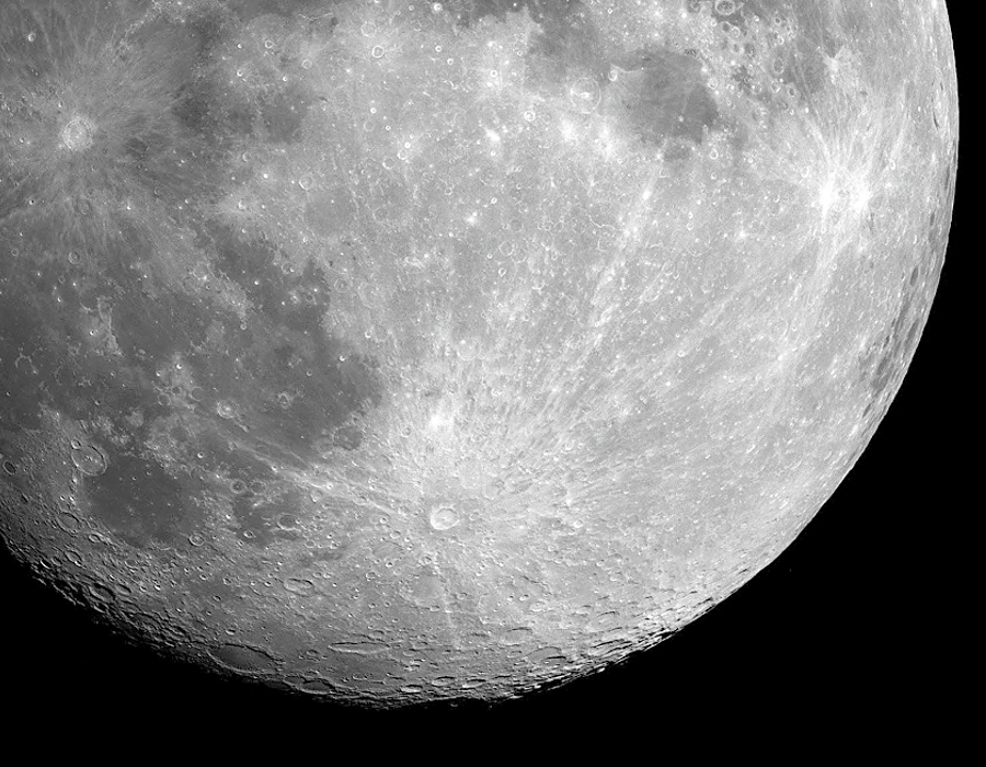 Południowa część powierzchni Księżyca. W centrum widoczny krater Tycho